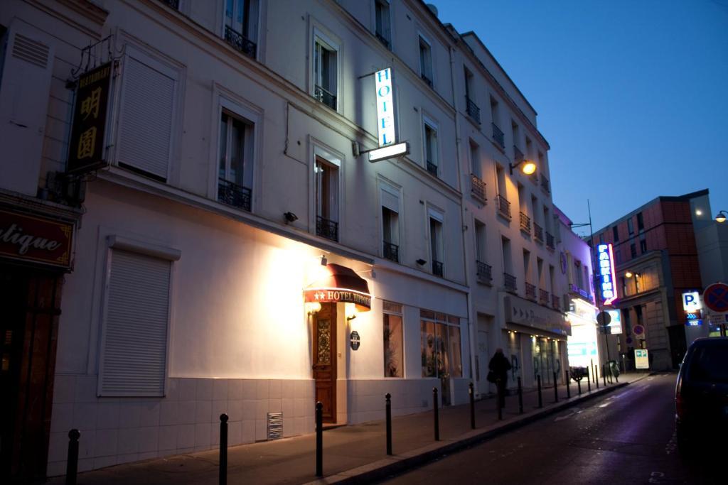 Hotel Hippodrome Paris Exterior photo